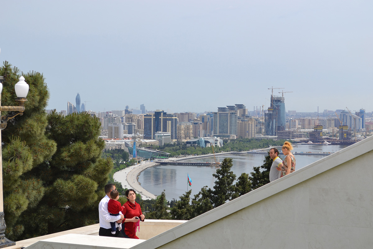 Bakı-2015: Dağüstü parkdan paytaxta açılan gözəl mənzərə (FOTO)