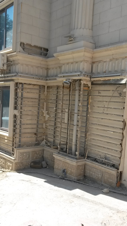 Начались работы по демонтажу облицовки зданий в Бинагадинском районе Баку (ФОТО)