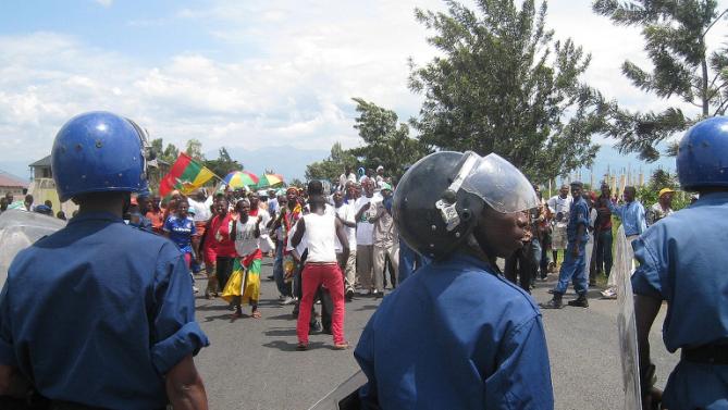 Police kill 1, injure 3 in protests against president's third term in Burundi