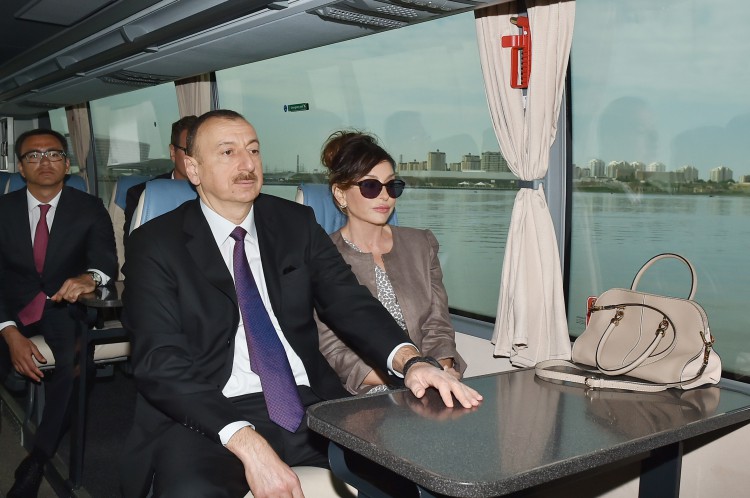 Президент Азербайджана и его супруга приняли участие в открытии Беюкшорского бульвара и парка (ФОТО)