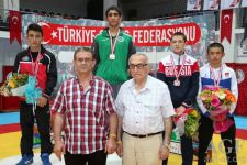 Türkiyədəki turnirin ilk günündə gənc güləşçilərimizdən 2 qızıl və 1 bürünc medal (FOTO)