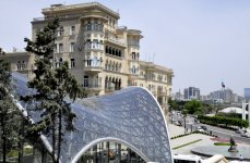 Baku’s funicular waiting for tourists (PHOTO)