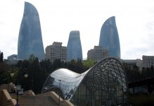 Baku’s funicular waiting for tourists (PHOTO)
