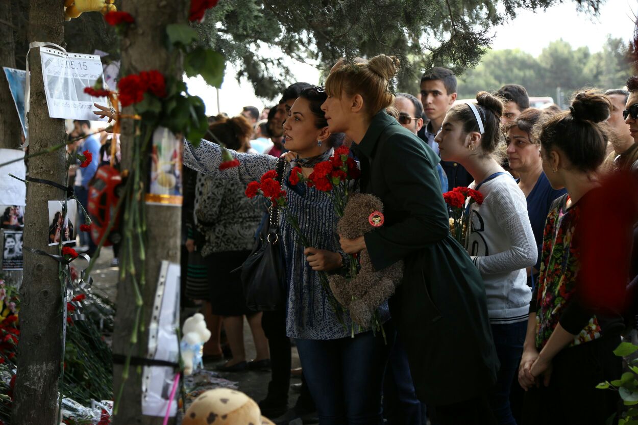 Звезда Италии посвятила проект "Дождь надежды" памяти жертв пожара в Баку (ФОТО)