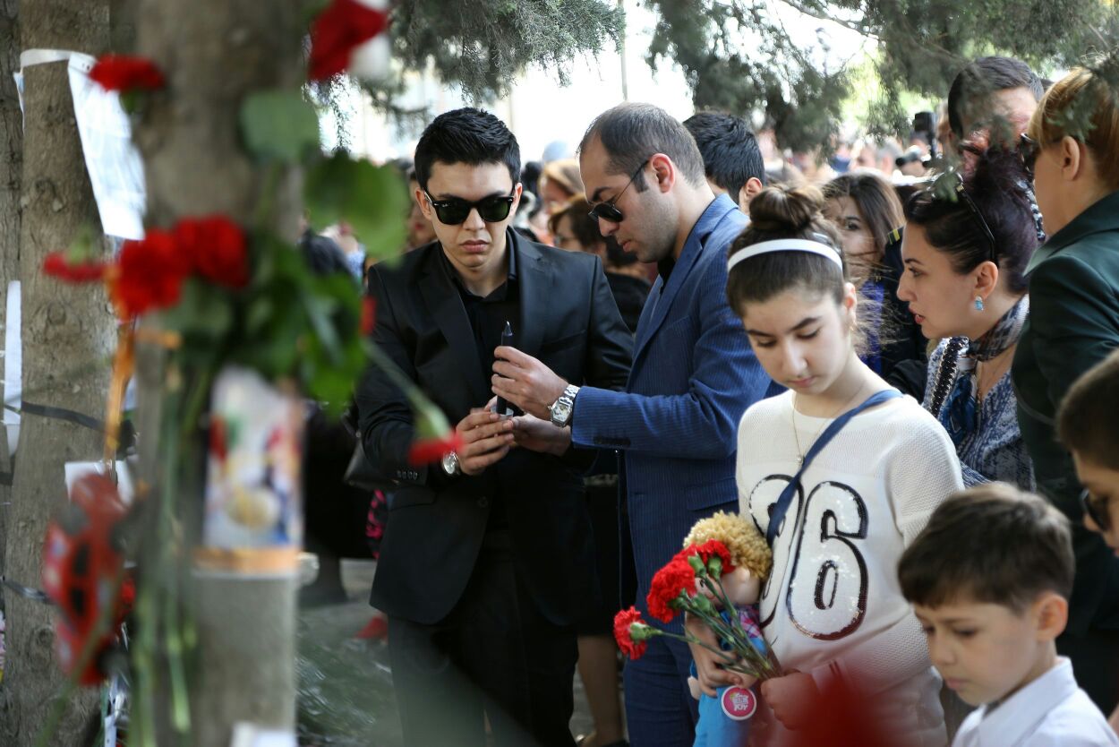 Звезда Италии посвятила проект "Дождь надежды" памяти жертв пожара в Баку (ФОТО)