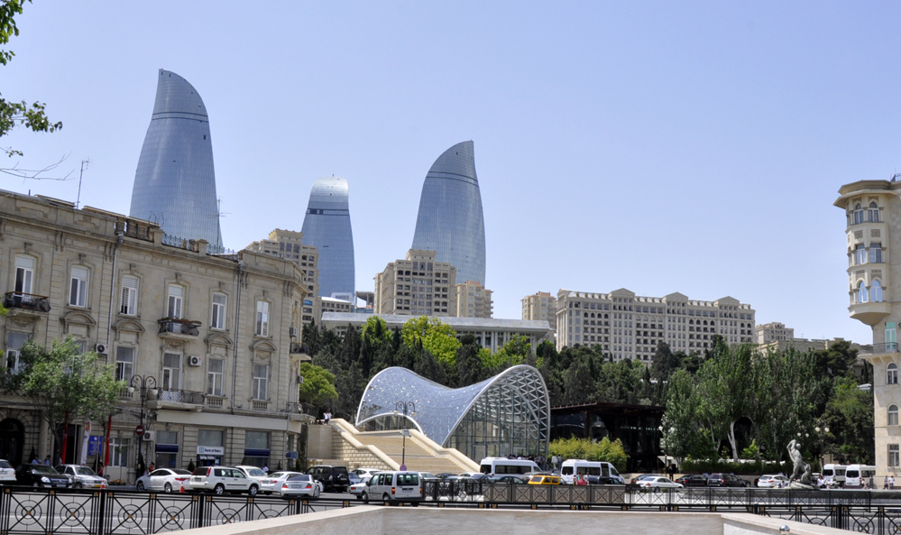 Baku’s funicular waiting for tourists (PHOTO)