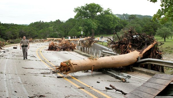 Oklahoma, Texas flash floods leave 2 dead, hundreds of homes washed away