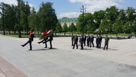 Azerbaijani FM visits Tomb of Unknown Soldier in Moscow (PHOTO)