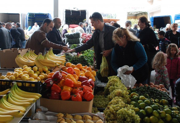 Покупатели жалуются на повышение цен на плодоовощных рынках Баку