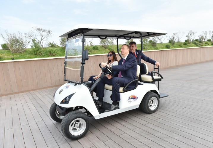 Президент Азербайджана и его супруга приняли участие в открытии Центра семейного отдыха (ФОТО)