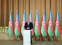 Президент Азербайджана и его супруга приняли участие в официальном приеме по случаю Дня Республики (ФОТО)