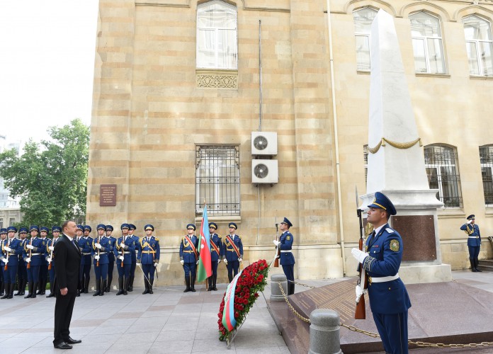 Azerbaijani president visits memorial in honor of Azerbaijan Democratic Republic