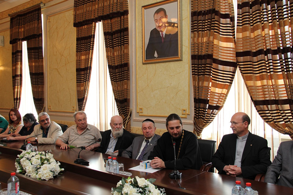 Неисламские религиозные общины Азербайджана получили финансовую помощь от государства