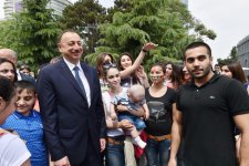 Prezident İlham Əliyev və xanımı Bakı Ağ Şəhər bulvarının açılışında iştirak ediblər (FOTO)