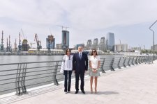 Президент Ильхам Алиев и его супруга приняли участие в открытии бульвара "Белого города" в Баку