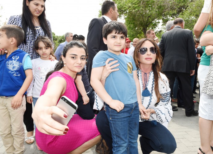 Azerbaijani president and his spouse attend opening of Baku White City boulevard