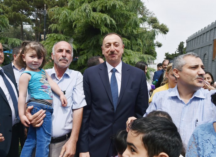 Президент Ильхам Алиев и его супруга приняли участие в открытии бульвара "Белого города" в Баку