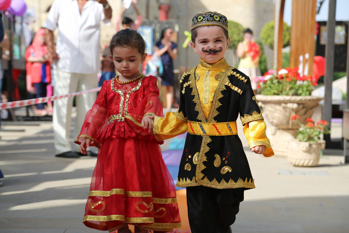 Море улыбок и безграничная радость  - праздник в Баку, посвященный Евроиграм (ФОТО)