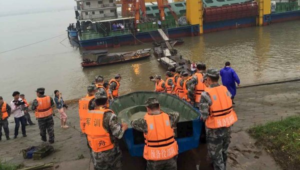 Число жертв крушения круизного судна в Китае возросло до 65 человек