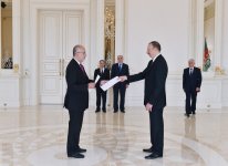 Ilham Aliyev receives credentials of newly-appointed Mexican ambassador