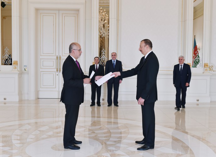 Президент Азербайджана принял верительные грамоты новоназначенного посла Мексики
