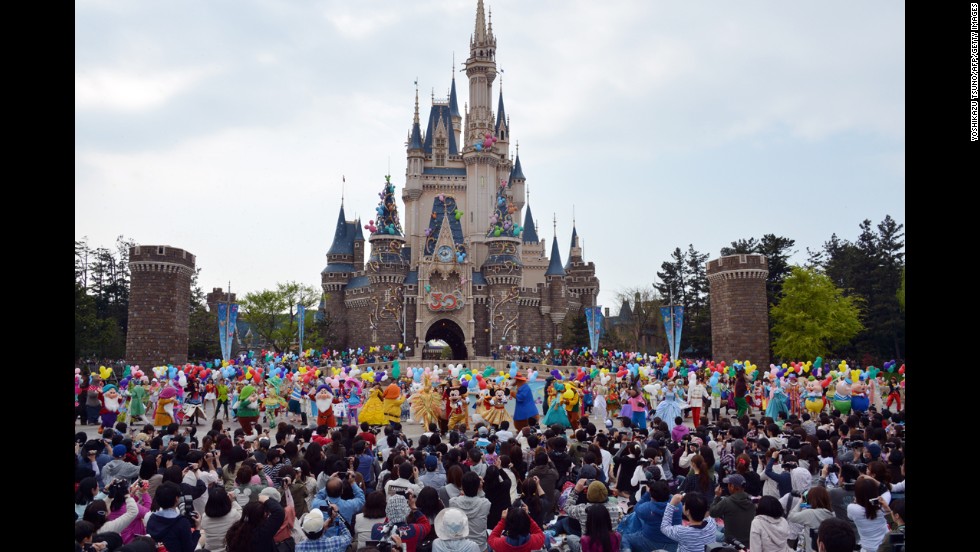 Disneyland в Токио временно закрыли