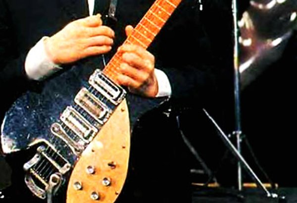 Утерянная в 60-х годах гитара Джона Леннона выставлена на аукцион