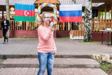 Российские дети-инвалиды нарисовали картины, посвященные Азербайджану и Евроиграм (ФОТО)