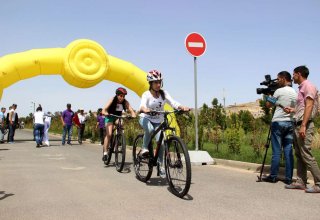 Avropa Oyunlarına dəstək verən "ASAN xidmət" könüllüləri velosipedlə yarışdılar (FOTO)