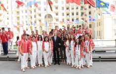 Президент Ильхам Алиев и его супруга встретились со спортсменами, которые представят Азербайджан на первых Европейских играх (ФОТО)