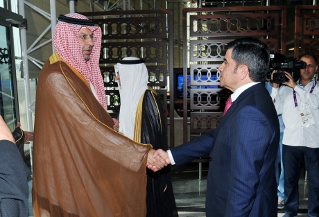 Принц Саудовской Аравии прибыл в Баку