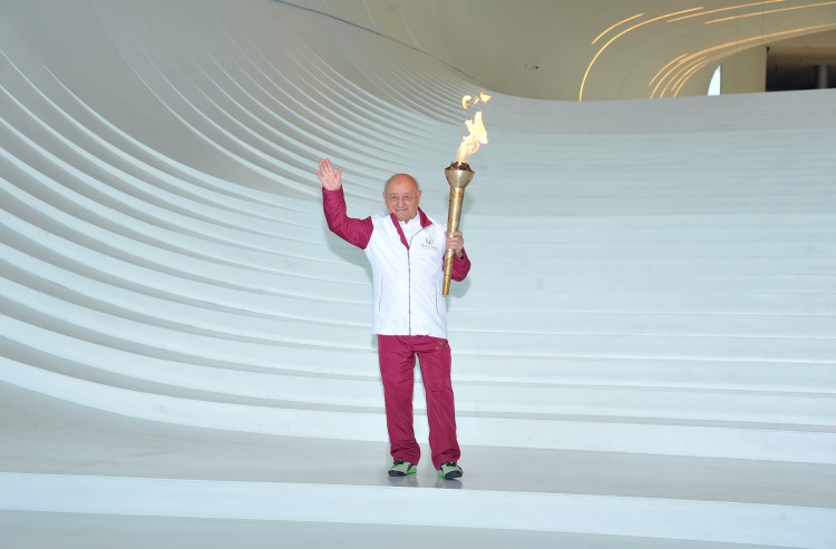 Путешествие факела первых Европейских игр в центры культуры и искусства Баку (ФОТО)