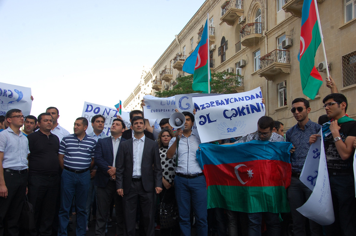 Azerbaijani youth hold protest action in front of EU Delegation building