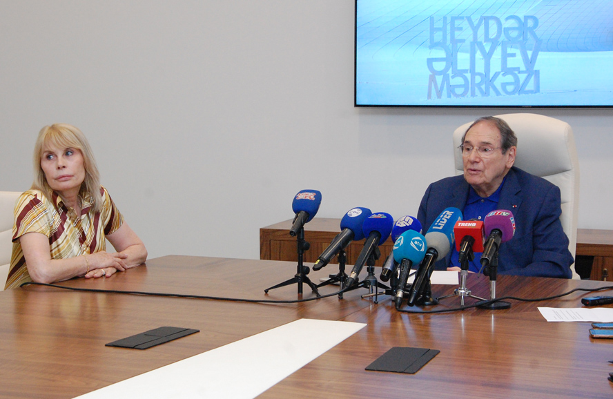 В Центре Гейдара Алиева прошла встреча с легендарным Робером Оссейном: "Когда говорю про Азербайджан, на глаза наворачиваются слезы"  (ФОТО)