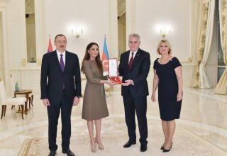 Mehriban Əliyevaya Serbiyanın "Sreten" ordeni təqdim edilib (FOTO)