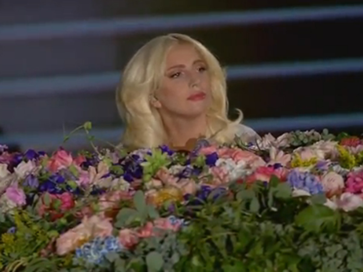Lady Gaga performs John Lennon’s legendary ‘Imagine’ at Baku 2015 Opening Ceremony (VIDEO)