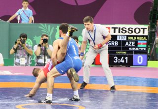 Азербайджанский борец одержал победу над армянским соперником и вышел в 1/4 финала ЧМ
