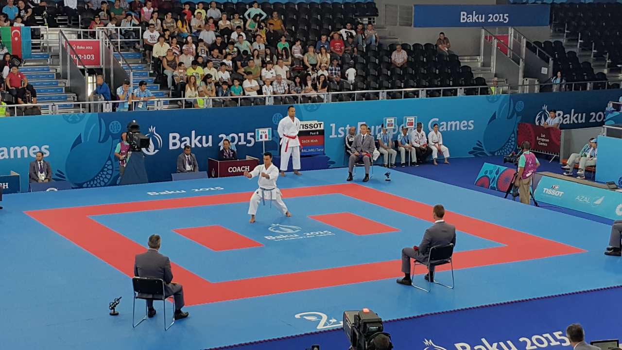 В Баку начались групповые соревнования по карате среди мужчин (ФОТО)