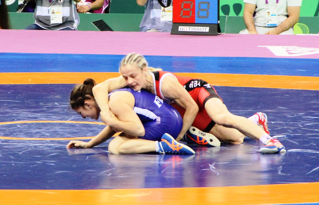 Азербайджанская спортсменка вышла в финал соревнований по женской борьбе (ФОТО)