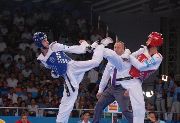 Baku 2015: Azerbaijani taekwondo fighter wins gold medal (VIDEO)