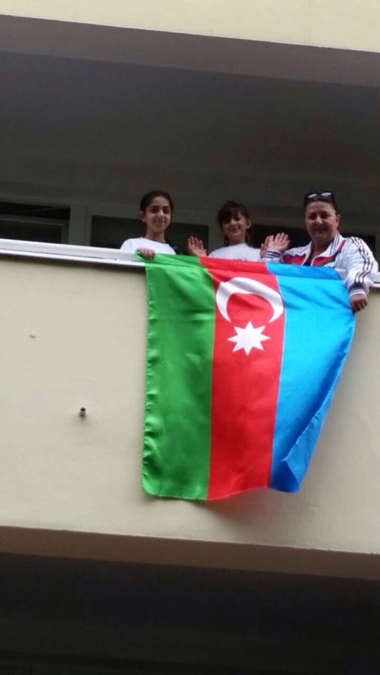 Almaniyanın şəhərlərində Azərbaycan bayrağı dalğalanır (FOTO)