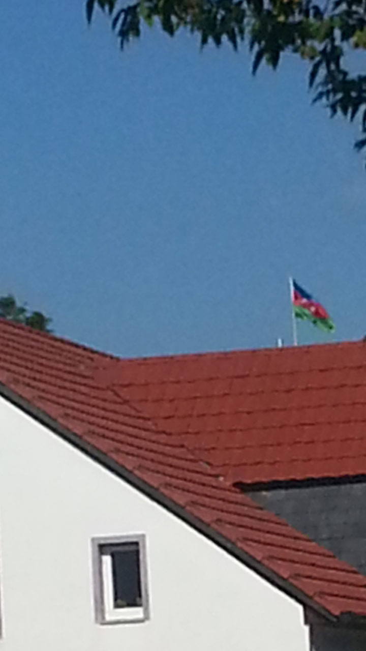 Almaniyanın şəhərlərində Azərbaycan bayrağı dalğalanır (FOTO)