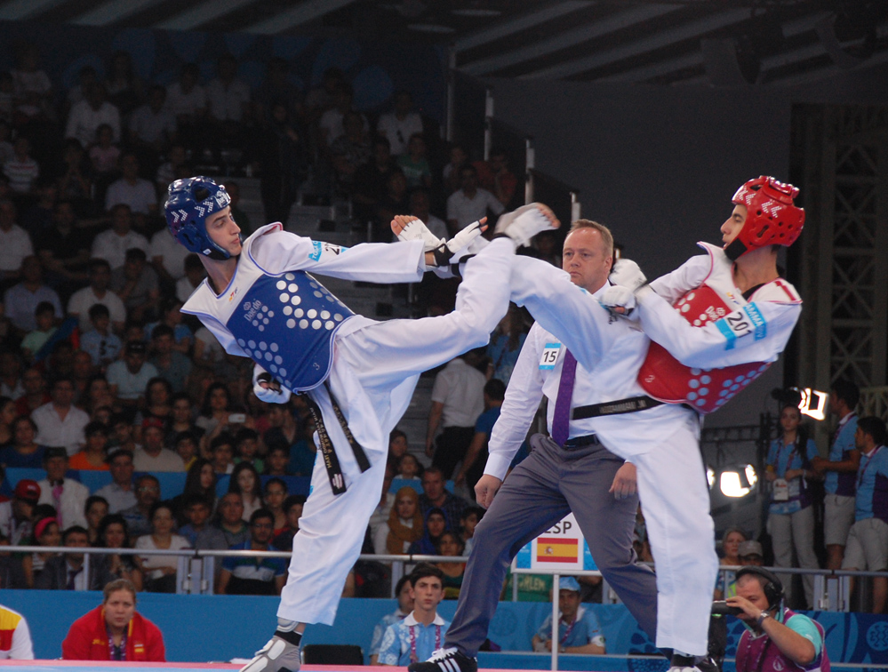 Baku 2015: Azerbaijani taekwondo fighter wins gold medal (VIDEO)