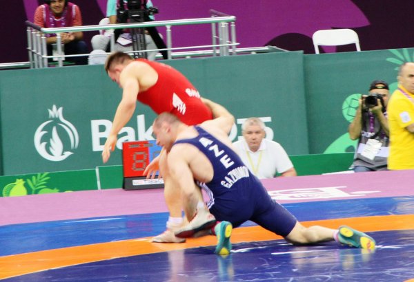 Azerbaijani wrestler in 1/4 finals at Rio 2016