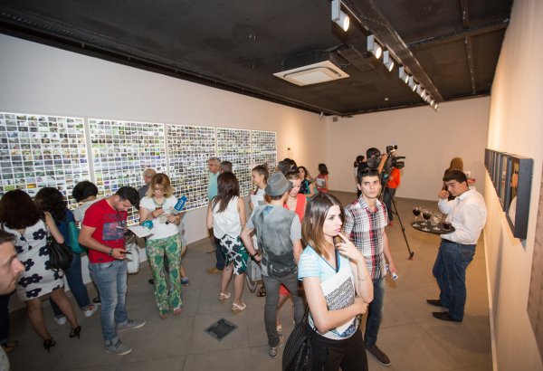 В галерее YAY состоялось открытие выставки "Нестерпимая легкость бытия" 
 (ФОТО)
