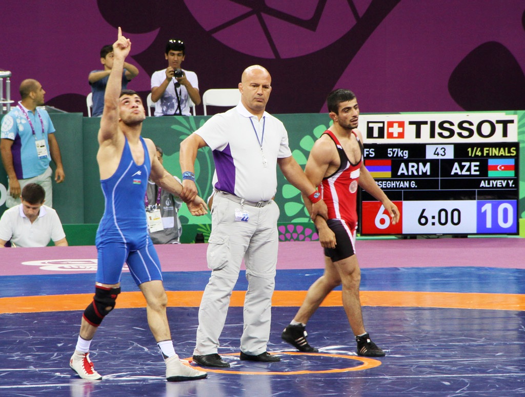 Baku 2015: Azerbaijani wrestler defeats Armenian athlete, advances to semifinals (PHOTO)(VIDEO)