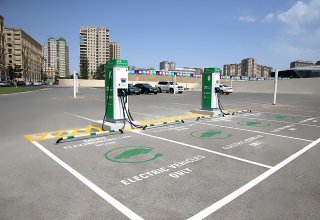 Azərbaycanda elektrik avtomobilləri üçün enerji doldurma məntəqələrinin quraşdırılmasına başlanılıb (FOTO)