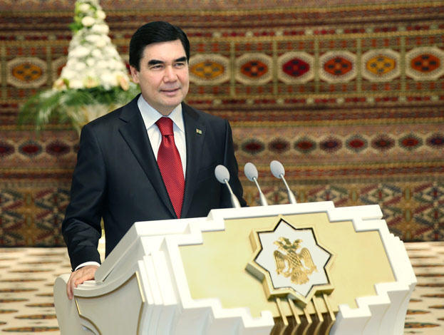 Президент Туркменистана объявил минэнерго строгий выговор