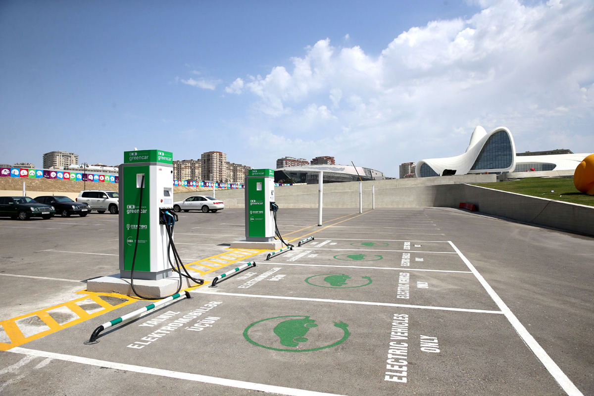 В Азербайджане началась установка станций для зарядки электромобилей  (ФОТО)