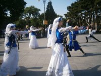 Гости Евроигр станцевали "Яллы" - искусство национальной одежды (ФОТО)